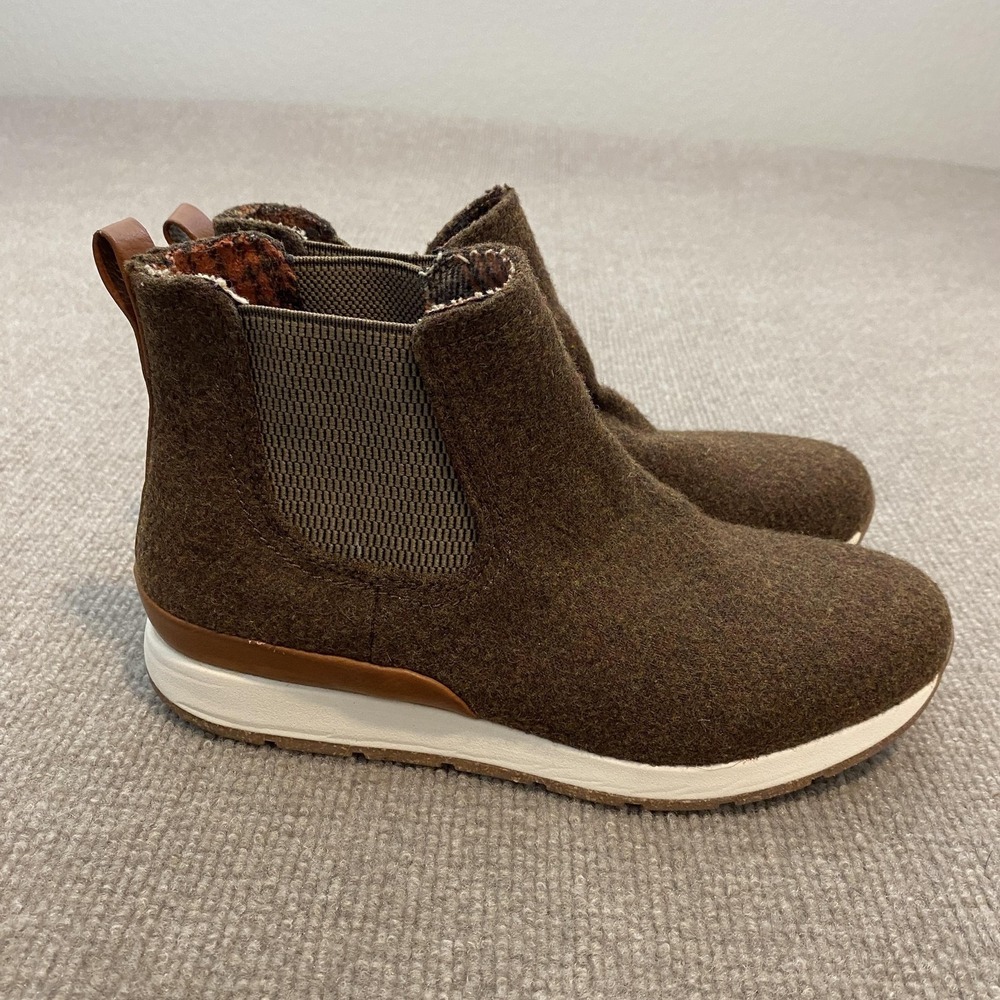 B.o.c Chelsea Boots Womens Size 6.5 Brown Wool Felt Ankle Pull‎ On Plaid Lined